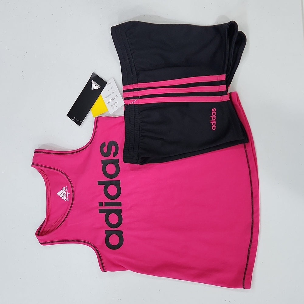 🆕💕 Adidas Racerback Tank & short set 💕